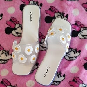 QUPID Clear Plastic Daisy Embellished Slide Sandals 2" Chunky Heels. SZ 9 EUC